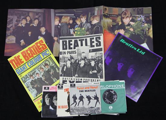 Beatles memorabilia including George Harrison signature signed on card,